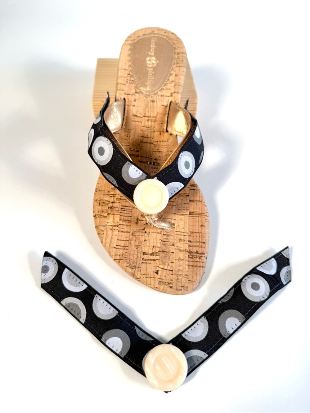 Lindsay Phillips SwitchFlops Black Gray Dot Button Interchangeable Straps Sz M